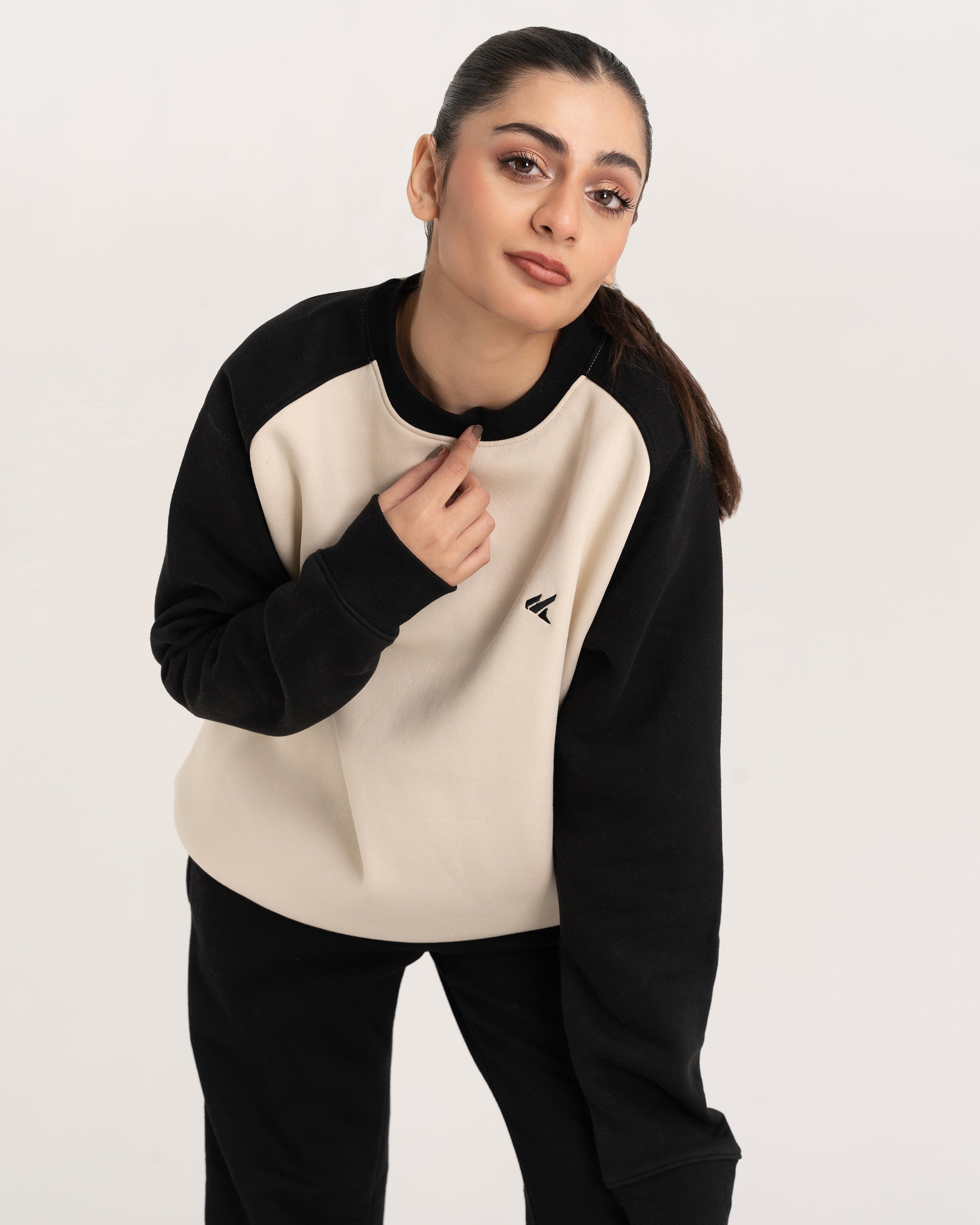 OFF WHITE / BLACK RAGLAN SWEATSHIRT