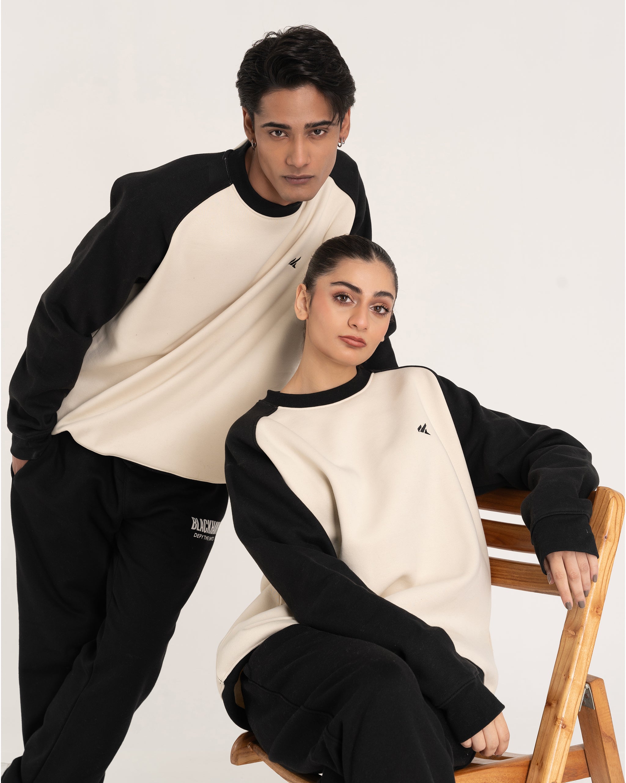 OFF WHITE / BLACK RAGLAN SWEATSHIRT