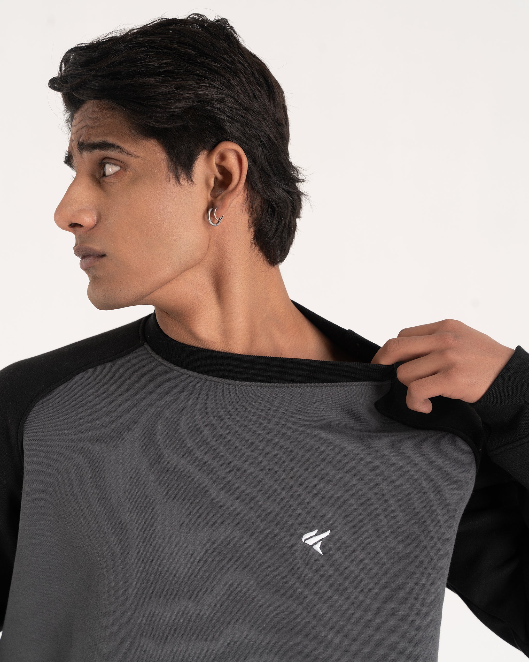 DARK GREY / BLACK RAGLAN SWEATSHIRT